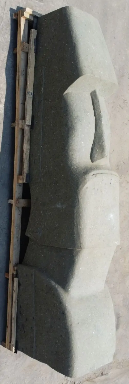  Product image 1 of the product “Moai head, 402 cm height, natural stone (basanite), stonemasonry ”